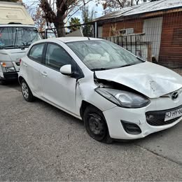 Mazda Mazda2 2015